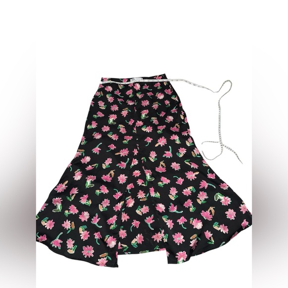 Zara Dresses & Skirts - Zara Black A-Line Skirt with Pink Floral Design Size Medium